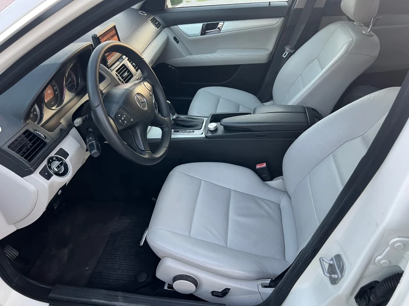 Mercedes-Benz C 250 ПАНАРОМА/AUTOMATIC/HARMAN KARDON/AVANGARDE, снимка 8 - Автомобили и джипове - 51583436