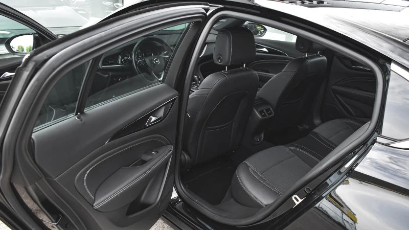 Opel Insignia Grand Sport 2.0d Innovation 4x4 Automatic, снимка 9 - Автомобили и джипове - 51690804