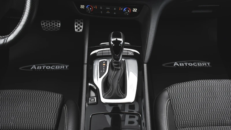Opel Insignia Grand Sport 2.0d Innovation 4x4 Automatic, снимка 14 - Автомобили и джипове - 51690804