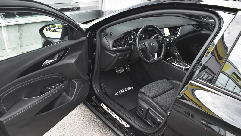 Opel Insignia Grand Sport 2.0d Innovation 4x4 Automatic, снимка 8 - Автомобили и джипове - 51690804