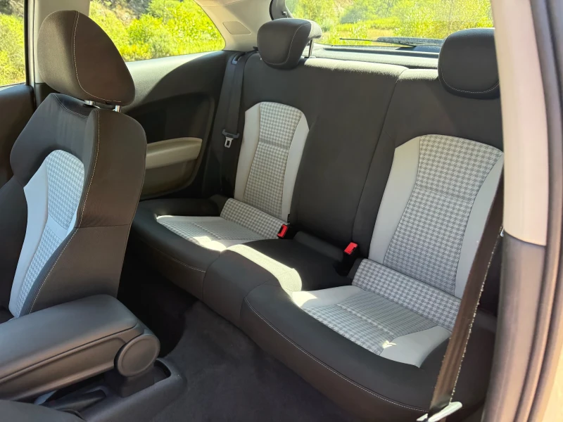 Audi A1 1.6TDI* ИТАЛИЯ* НАВИ* 2КЛЮЧА* РЕАЛНИ КМ* , снимка 8 - Автомобили и джипове - 52337821