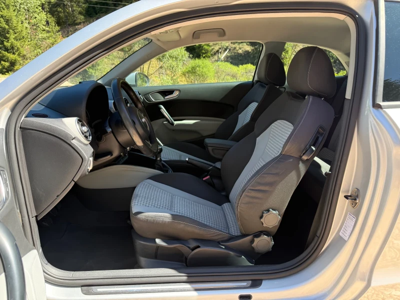 Audi A1 1.6TDI* ИТАЛИЯ* НАВИ* 2КЛЮЧА* РЕАЛНИ КМ* , снимка 7 - Автомобили и джипове - 52337821
