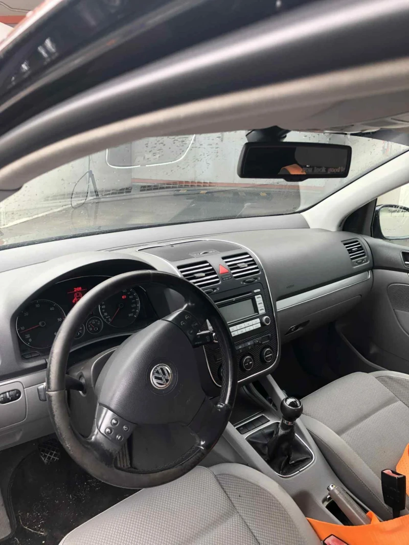 VW Golf 1.9 tdi, снимка 2 - Автомобили и джипове - 52375518