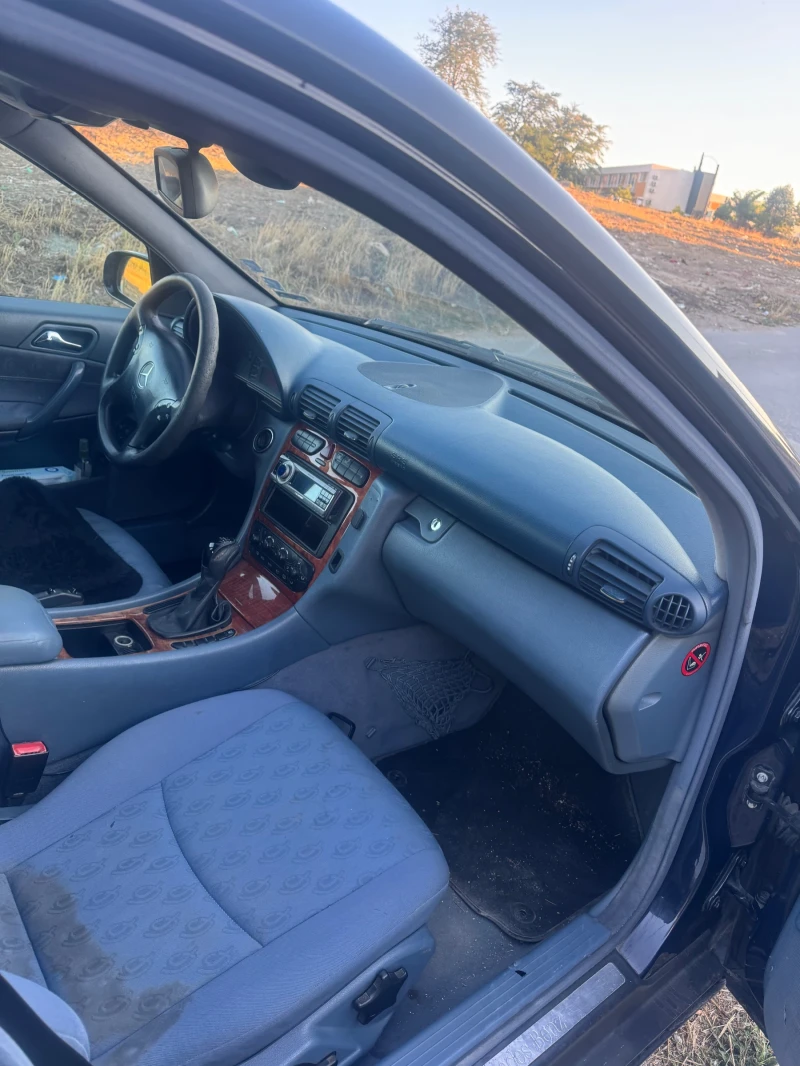 Mercedes-Benz C 200, снимка 10 - Автомобили и джипове - 52523198