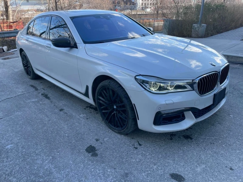 BMW 750 2017 * ТЕЛЕВИЗОРИ* ТАБЛЕТИ* ОБДУХВАНЕ* МАСАЖИ* , снимка 3 - Автомобили и джипове - 52672718