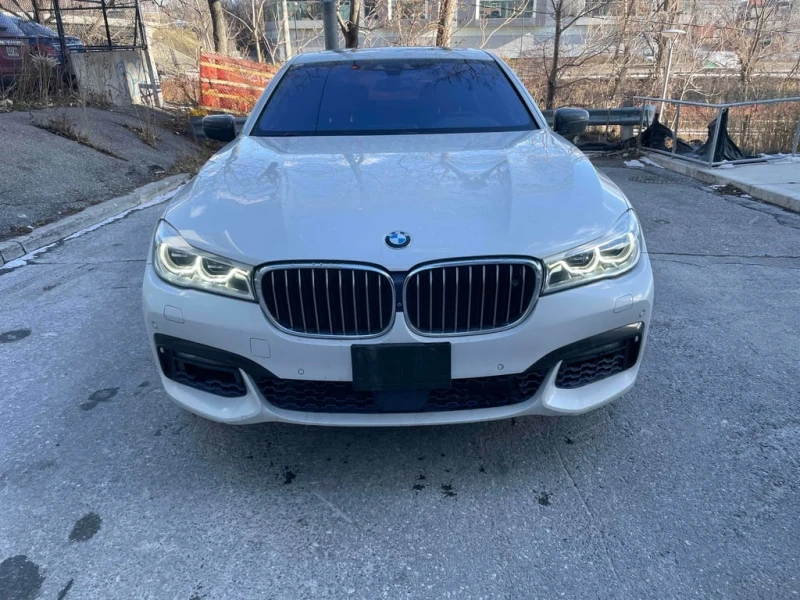 BMW 750 2017 * ТЕЛЕВИЗОРИ* ТАБЛЕТИ* ОБДУХВАНЕ* МАСАЖИ* , снимка 2 - Автомобили и джипове - 52672718