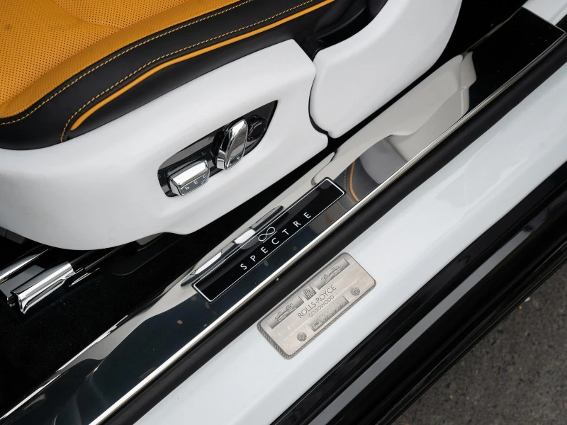 Rolls-Royce Spectre BLACK BADGE/BESPOKE/STARLIGHT/SHOOTING STAR/, снимка 10 - Автомобили и джипове - 52798220