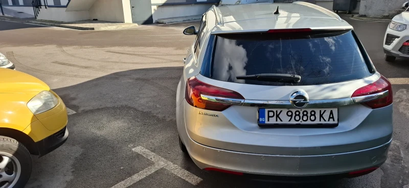 Opel Insignia Спорт турер, снимка 4 - Автомобили и джипове - 53260592