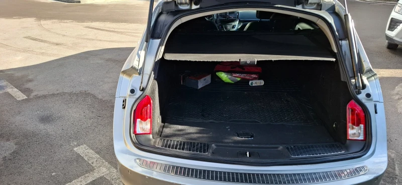 Opel Insignia Спорт турер, снимка 9 - Автомобили и джипове - 53260592