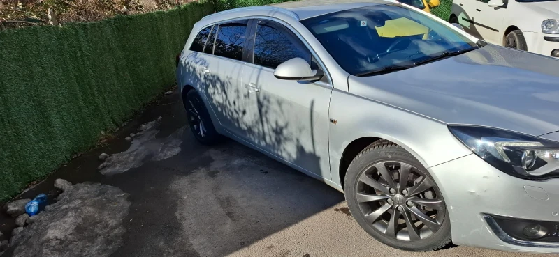 Opel Insignia Спорт турер, снимка 2 - Автомобили и джипове - 53260592