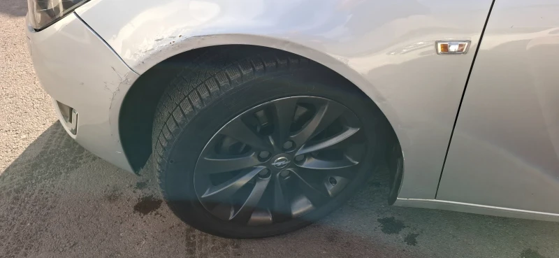 Opel Insignia Спорт турер, снимка 5 - Автомобили и джипове - 53260592