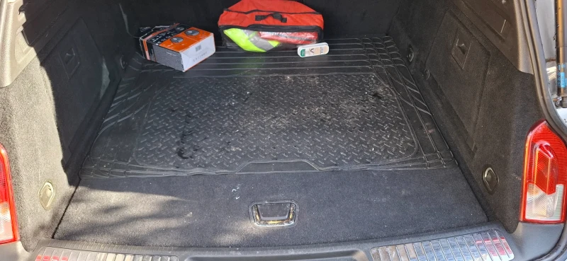 Opel Insignia Спорт турер, снимка 8 - Автомобили и джипове - 53260592