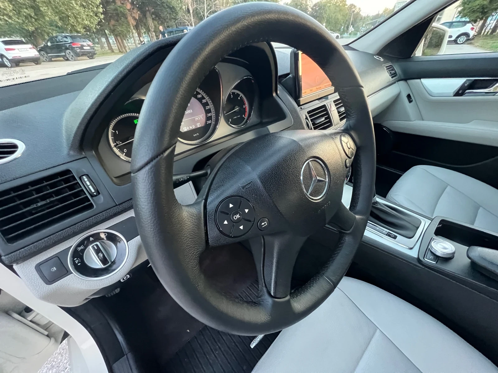 Mercedes-Benz C 250 ПАНАРОМА/AUTOMATIC/HARMAN KARDON/AVANGARDE | Mobile.bg — изображение 12