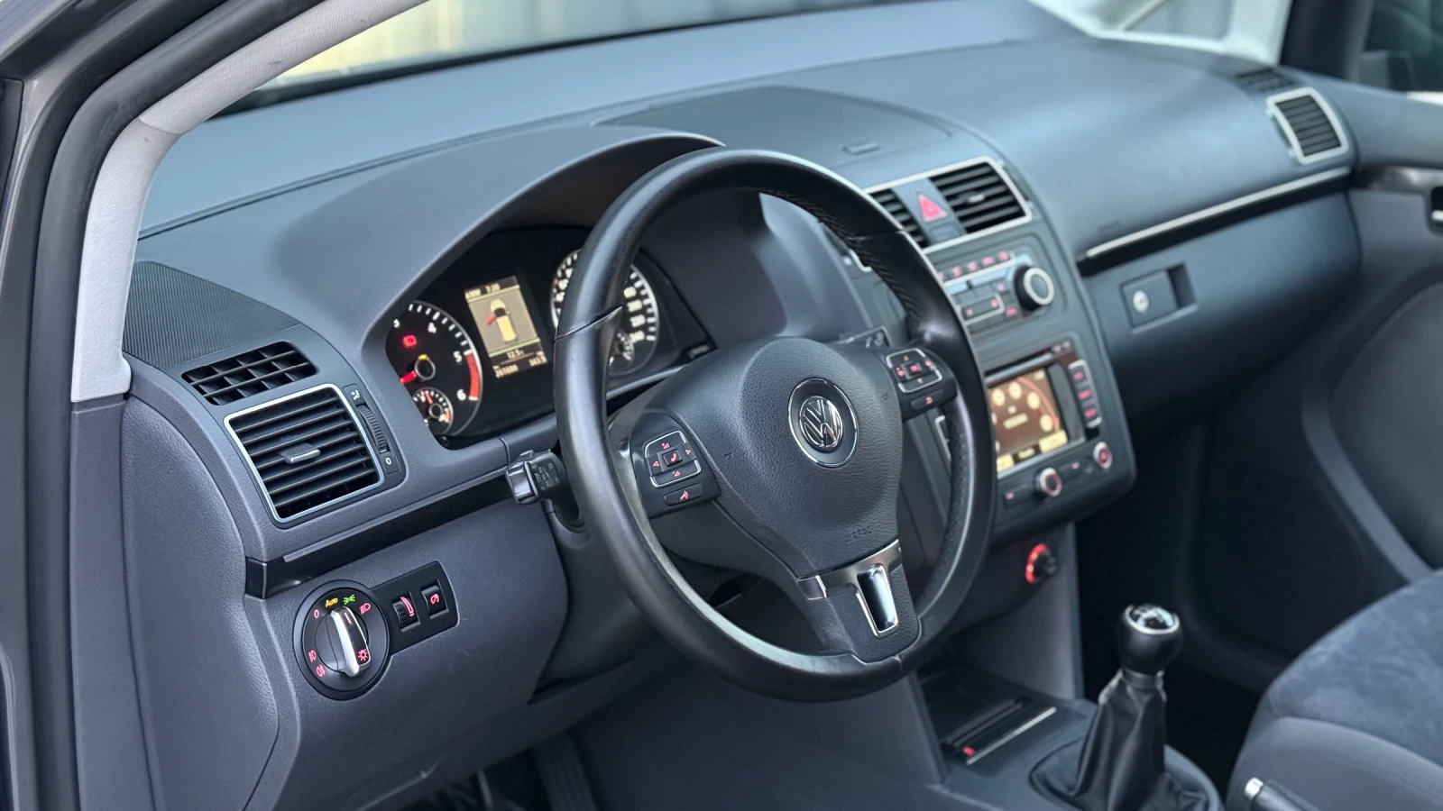 VW Touran HIGHLINE , снимка 7 - Автомобили и джипове - 53849876