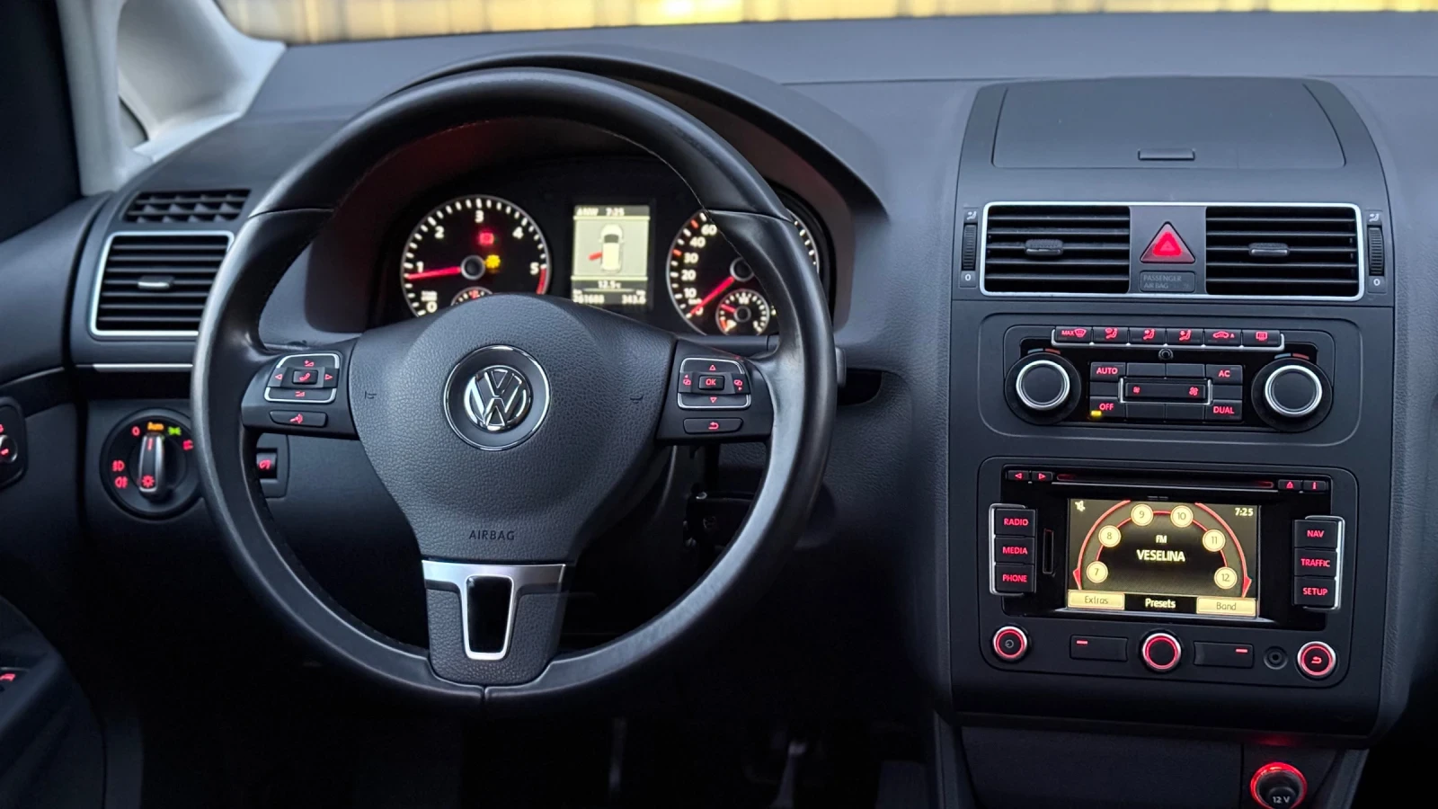 VW Touran HIGHLINE , снимка 11 - Автомобили и джипове - 53849876