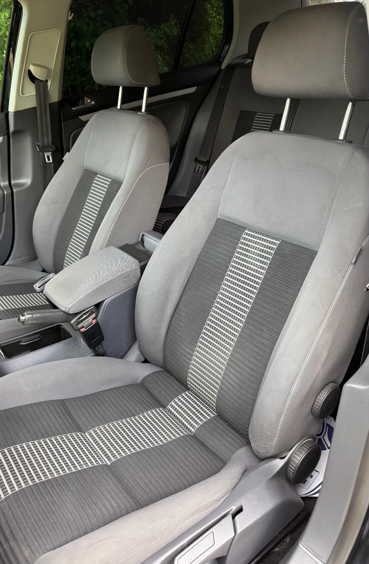 VW Golf V 1.9TDI 90, снимка 9 - Автомобили и джипове - 54633762