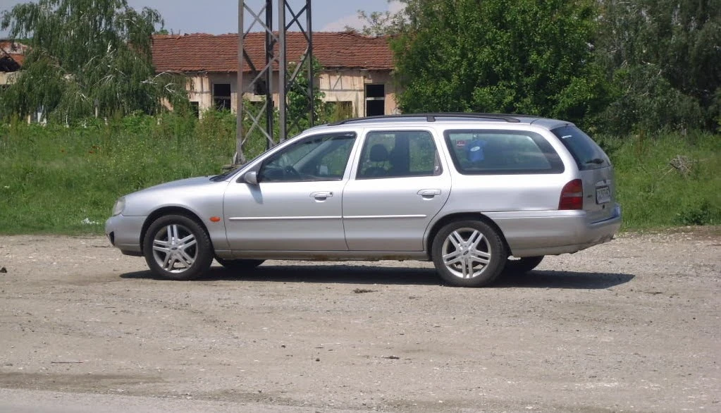 Ford Mondeo Комби, снимка 14 - Автомобили и джипове - 54704203
