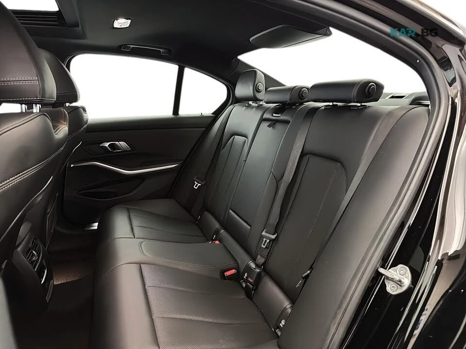 BMW 330 * xDrive * PANO * Автокредит * (Цена до България), снимка 14 - Автомобили и джипове - 55186380