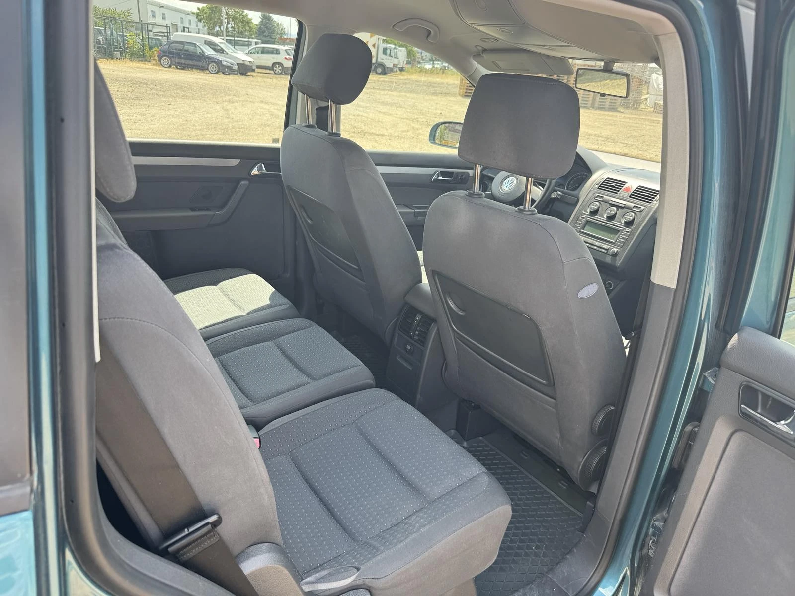 VW Touran 6+ 1, снимка 8 - Автомобили и джипове - 56198699