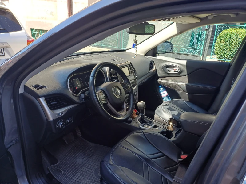 Jeep Cherokee, снимка 2 - Автомобили и джипове - 53247716