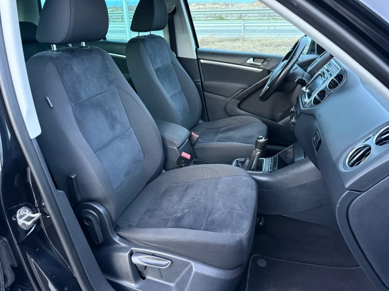 VW Tiguan 2.0 TDI / FULL / LED / 4MOTION / NAVI / PANORAMA , снимка 10 - Автомобили и джипове - 53540186