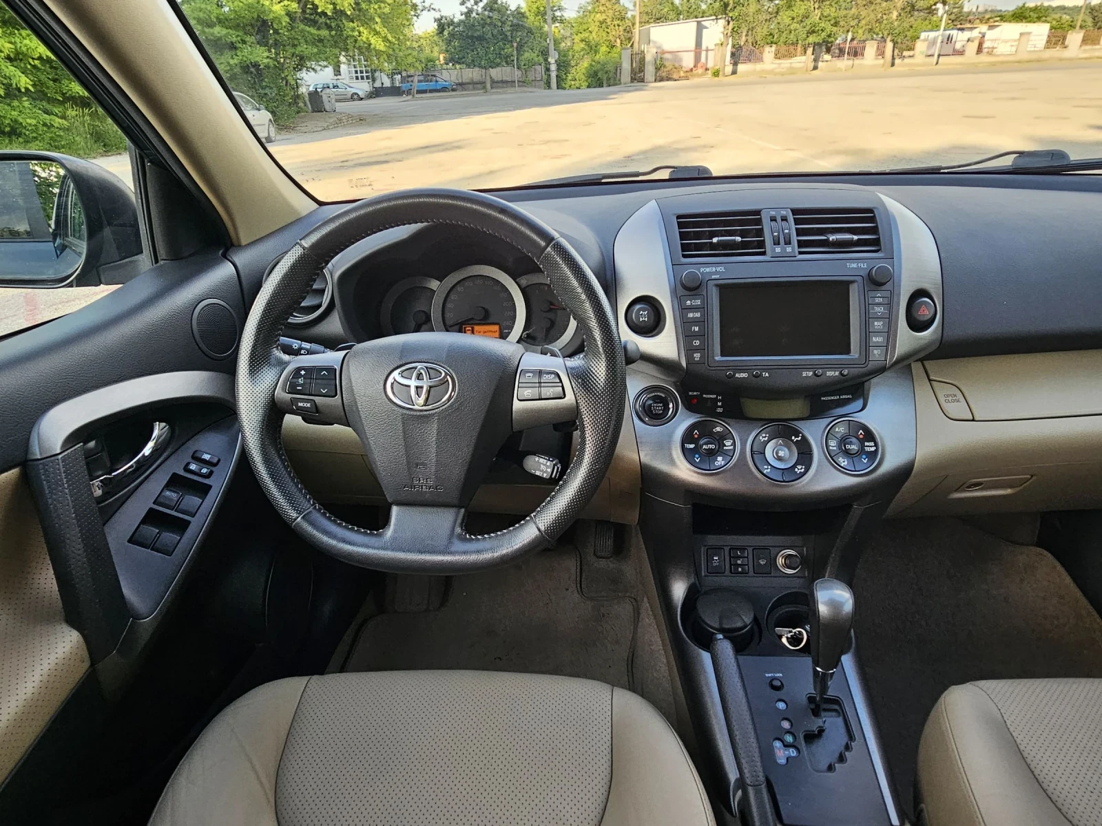 Toyota Rav4 Автоматик, Кожа , Keyless, Навигация, Камера  - изображение 10
