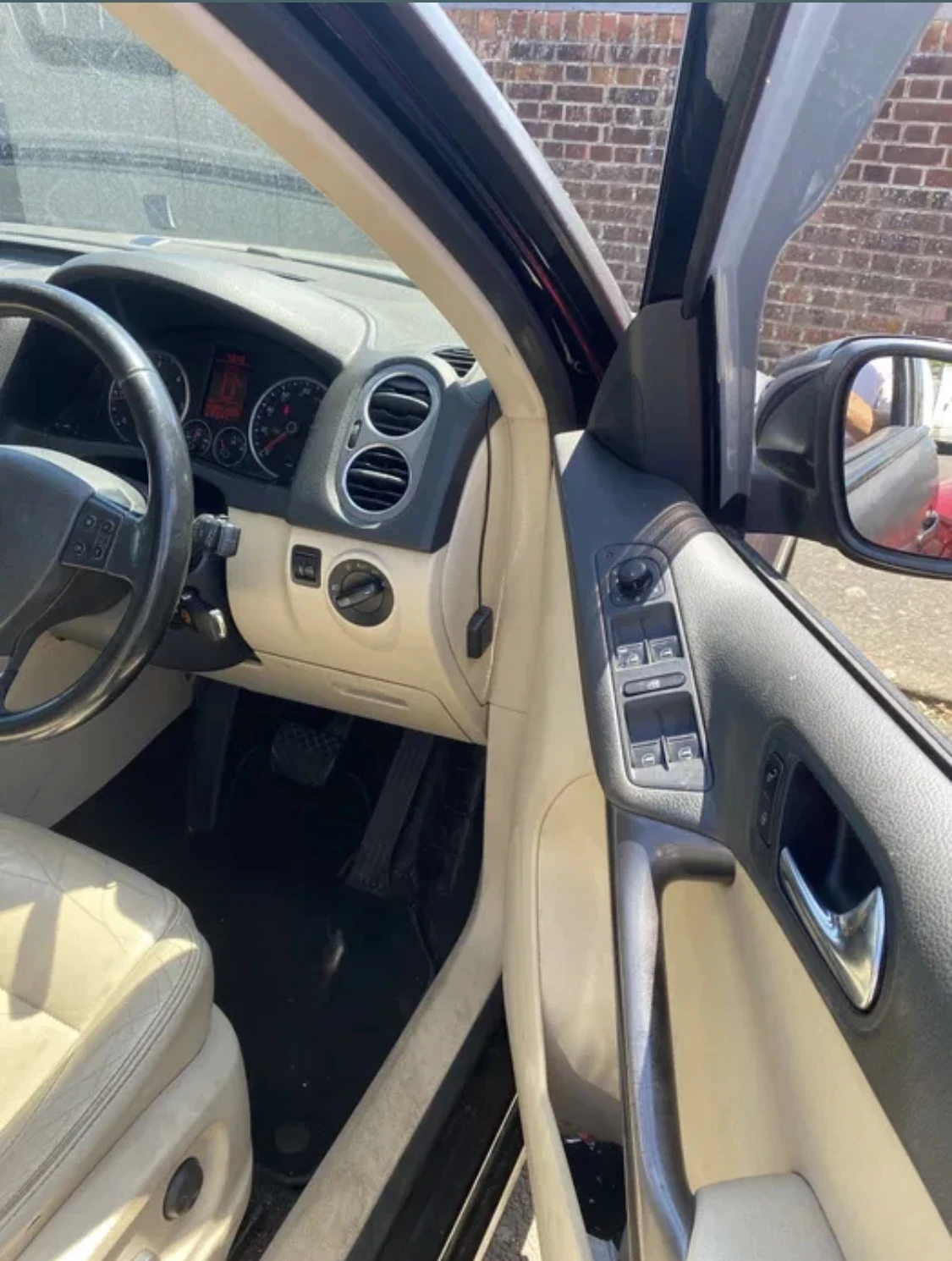 VW Tiguan 2.0 TDI AUTOMATIC  - изображение 5