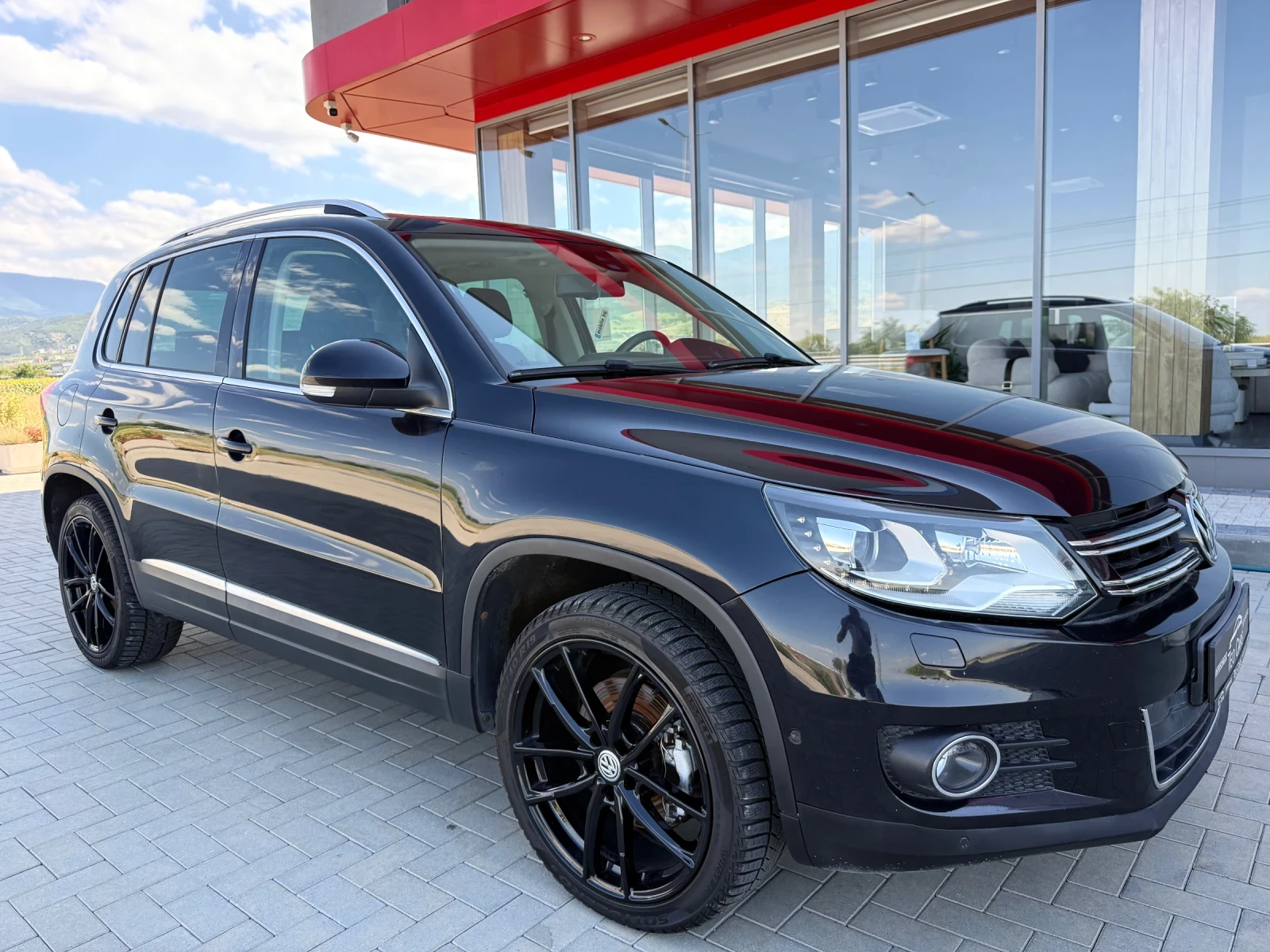 VW Tiguan 2.0 TDI / FULL / LED / 4MOTION / NAVI / PANORAMA , снимка 3 - Автомобили и джипове - 55293545