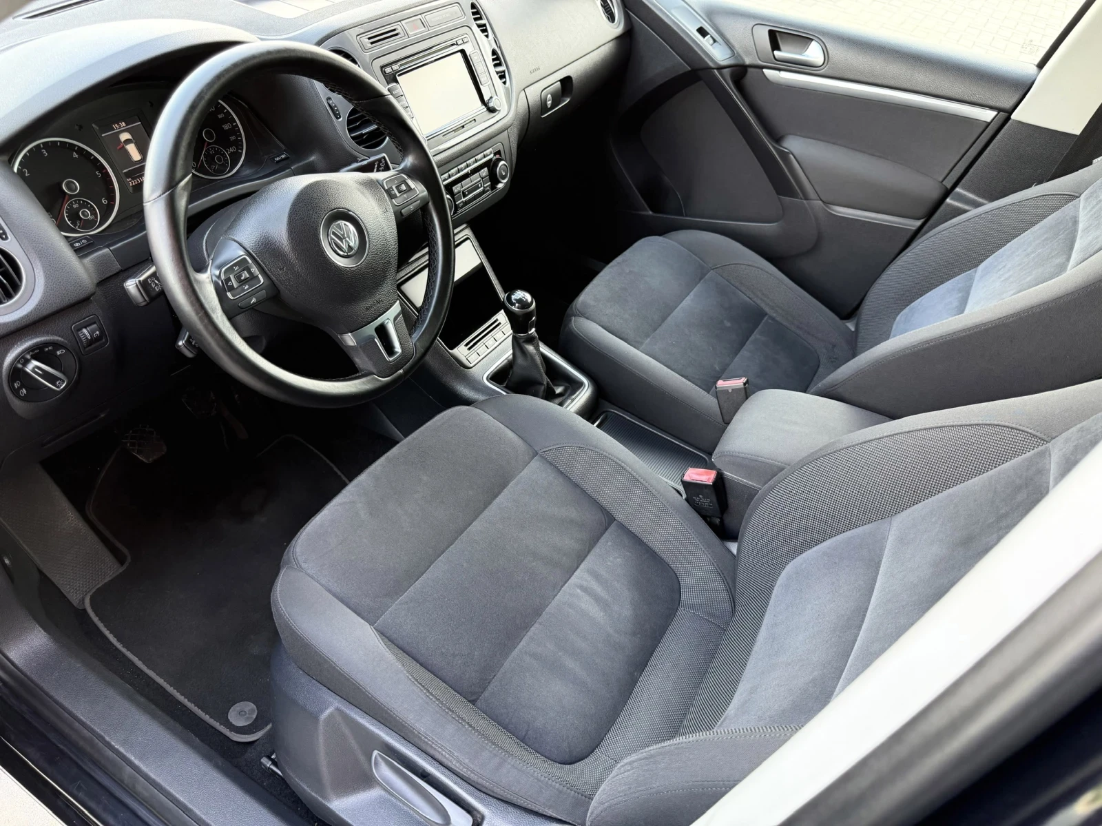 VW Tiguan 2.0 TDI / FULL / LED / 4MOTION / NAVI / PANORAMA  | Mobile.bg � ����������� 9
