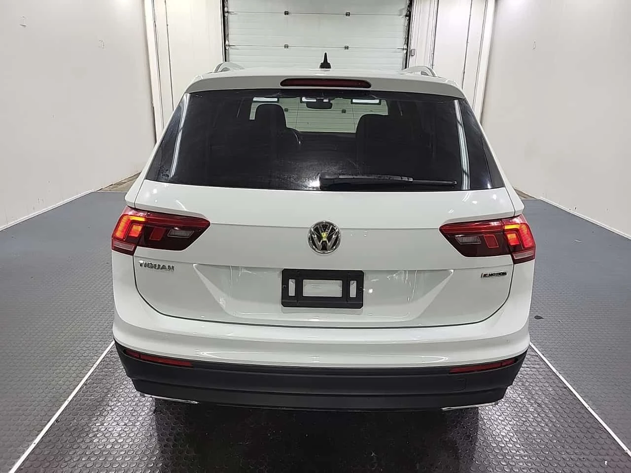 VW Tiguan * UNITED * CARFAX * ПАНОРАМА * НАВИГАЦИЯ * ПОДГРЕВ, снимка 5 - Автомобили и джипове - 54124374