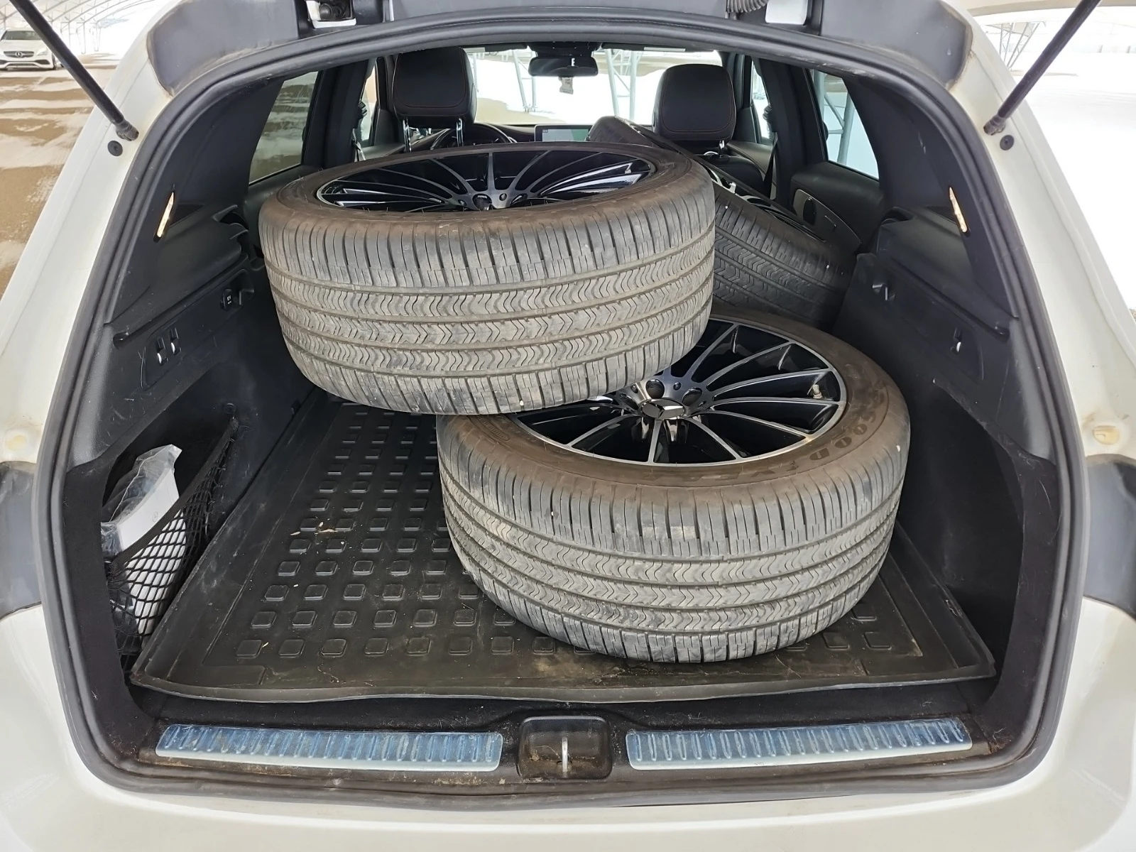 Mercedes-Benz GLC 43 AMG КАМЕРА * ПАНОРАМА * МЪРТВА ТОЧКА * CARFAX * , снимка 11 - Автомобили и джипове - 54217737