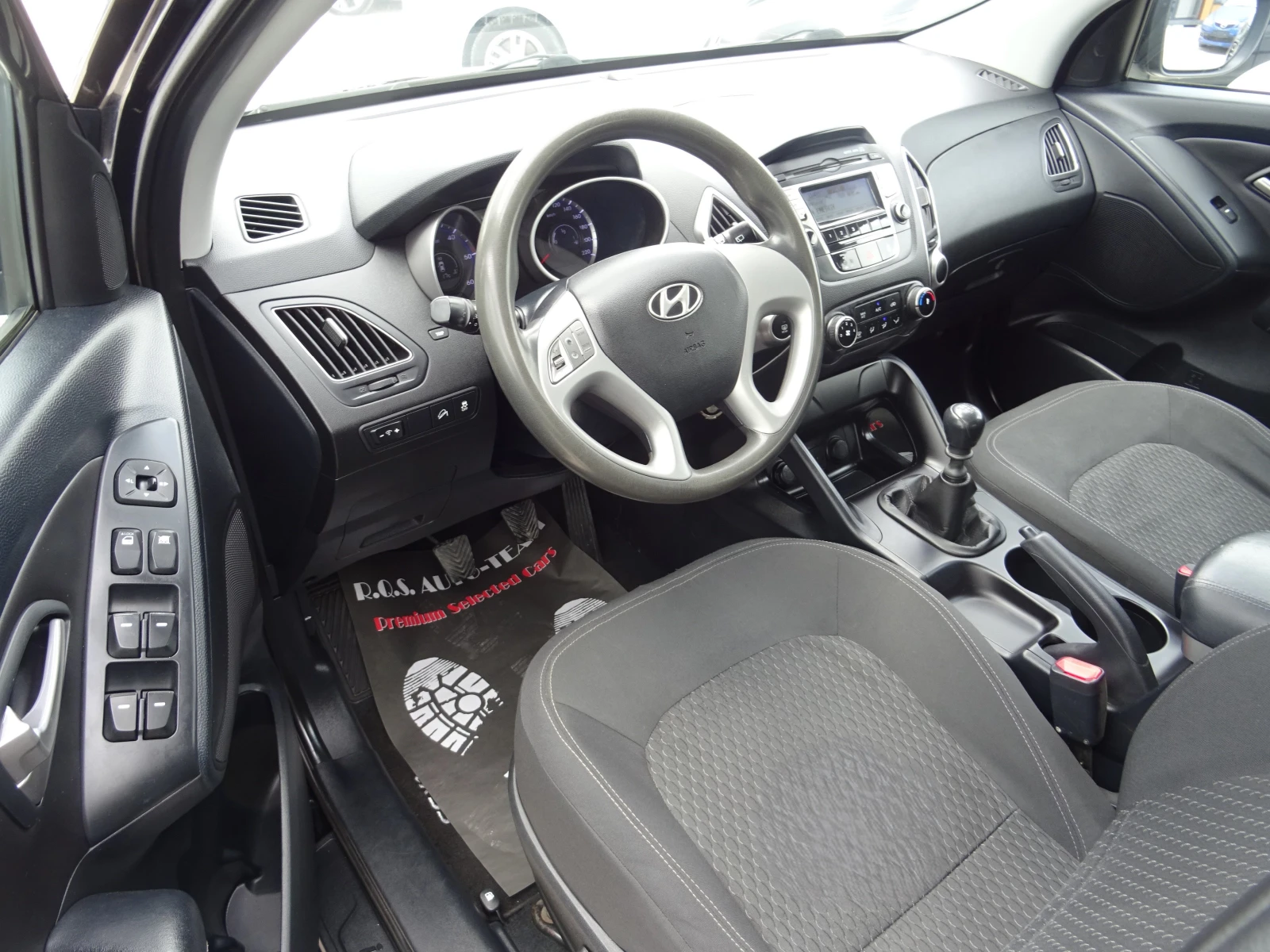 Hyundai IX35 1.7crdi 2WD Comfort, снимка 9 - Автомобили и джипове - 54490973