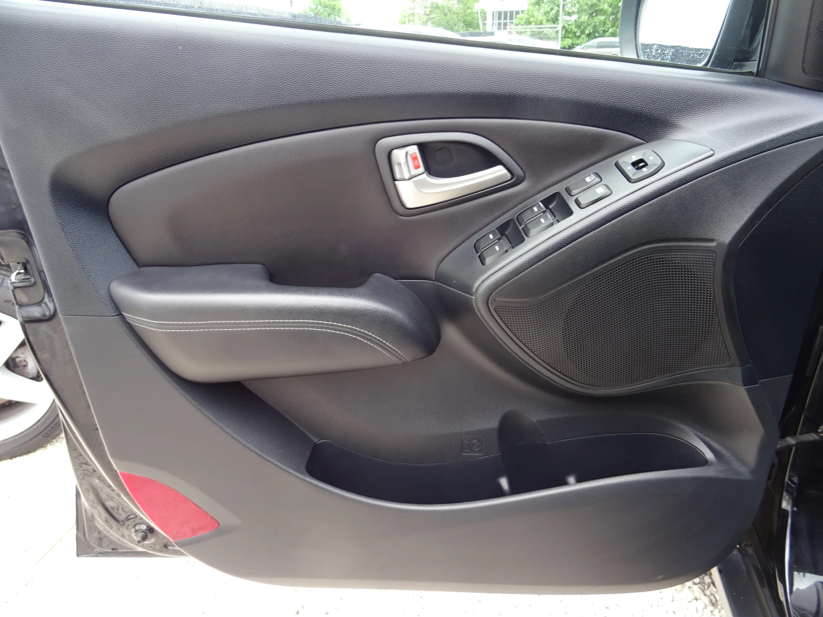 Hyundai IX35 1.7crdi 2WD Comfort, снимка 8 - Автомобили и джипове - 54490973
