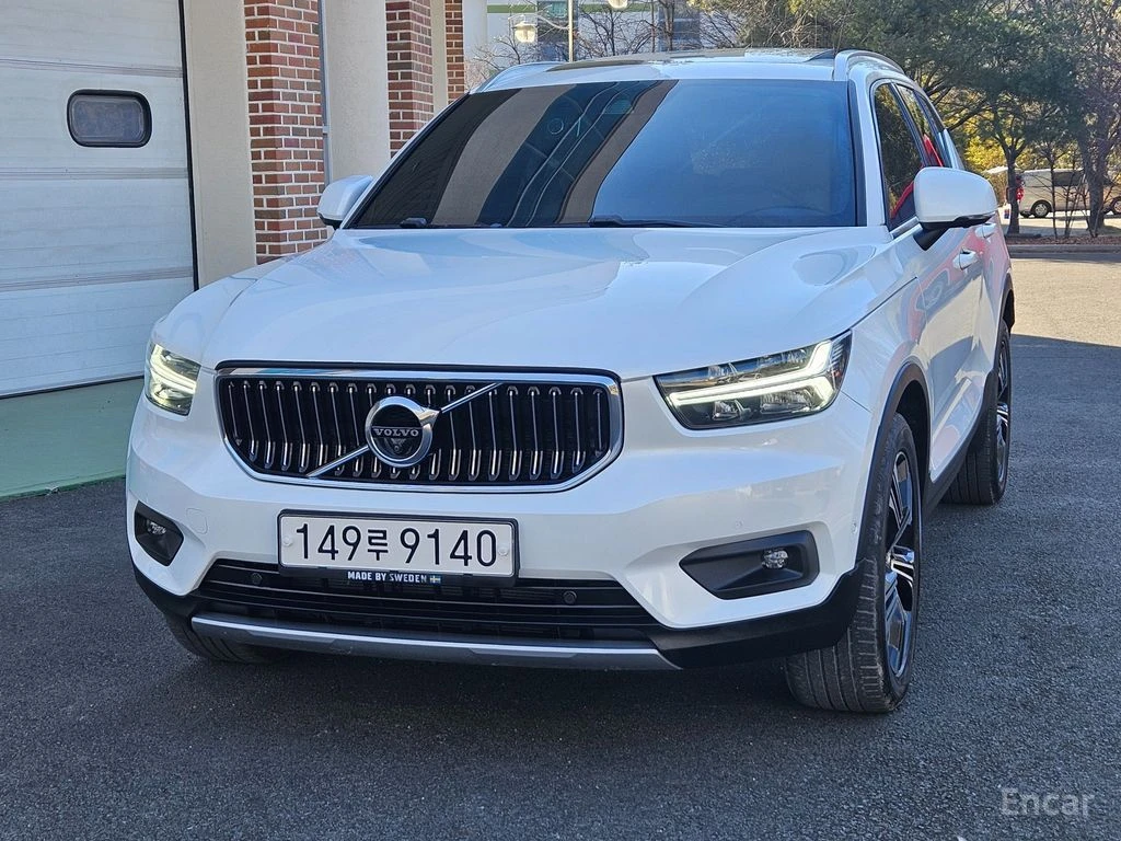 Volvo XC40 INSCRIPTION* ДИГИТАЛНО* ТАБЛО* ПОДГРЕВ* САМОПАРКИР, снимка 2 - Автомобили и джипове - 54884220