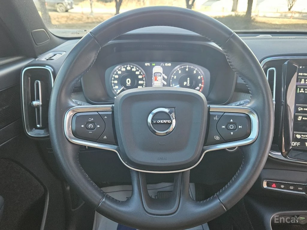 Volvo XC40 INSCRIPTION* ДИГИТАЛНО* ТАБЛО* ПОДГРЕВ* САМОПАРКИР, снимка 7 - Автомобили и джипове - 54884220