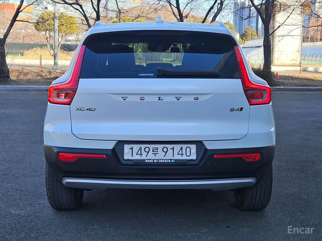 Volvo XC40 INSCRIPTION* ДИГИТАЛНО* ТАБЛО* ПОДГРЕВ* САМОПАРКИР, снимка 3 - Автомобили и джипове - 54884220