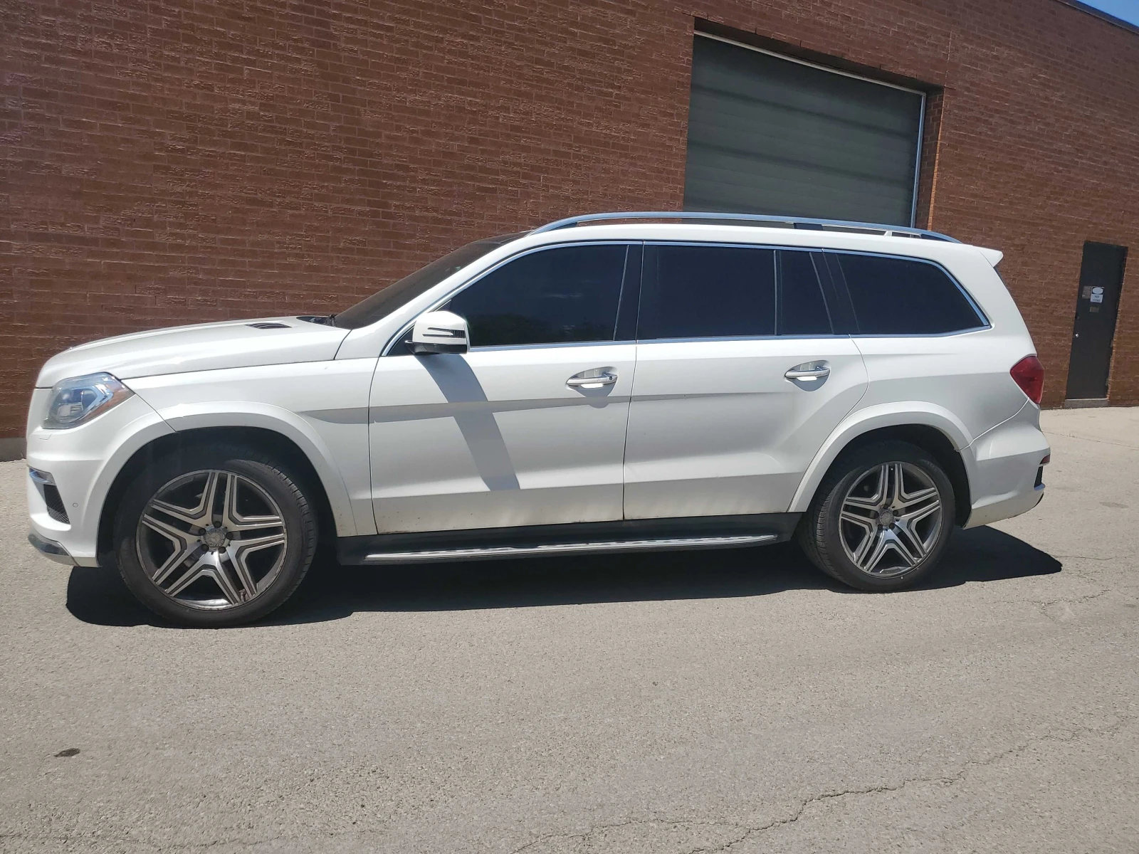 Mercedes-Benz GL 350 AMG ПАКЕТ * 2015 * ПАНОРАМА * БЕЗ ИНЦИДЕНТИ * , снимка 2 - Автомобили и джипове - 54900953