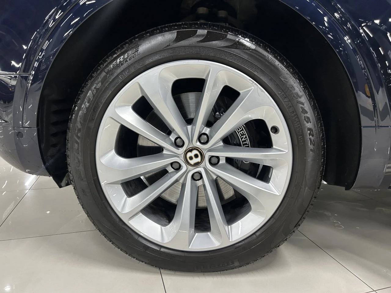 Bentley Bentayga 4.0* ЛЮК* ОБДУХВАНЕ* МАСАЖ* 360* KEYLESS* КРАЙНА Ц, снимка 14 - Автомобили и джипове - 55336484
