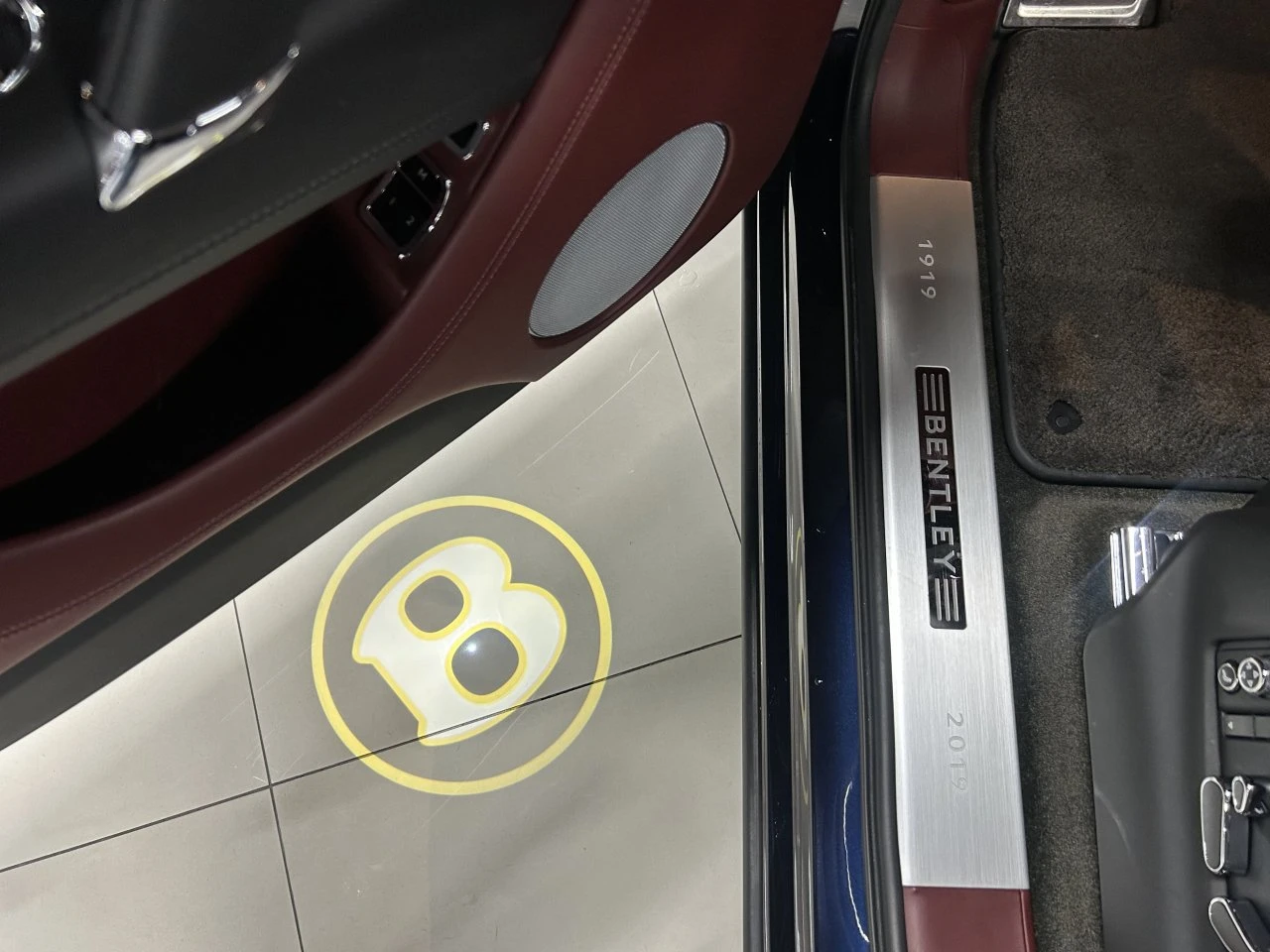 Bentley Bentayga 4.0* ЛЮК* ОБДУХВАНЕ* МАСАЖ* 360* KEYLESS* КРАЙНА Ц, снимка 15 - Автомобили и джипове - 55336484