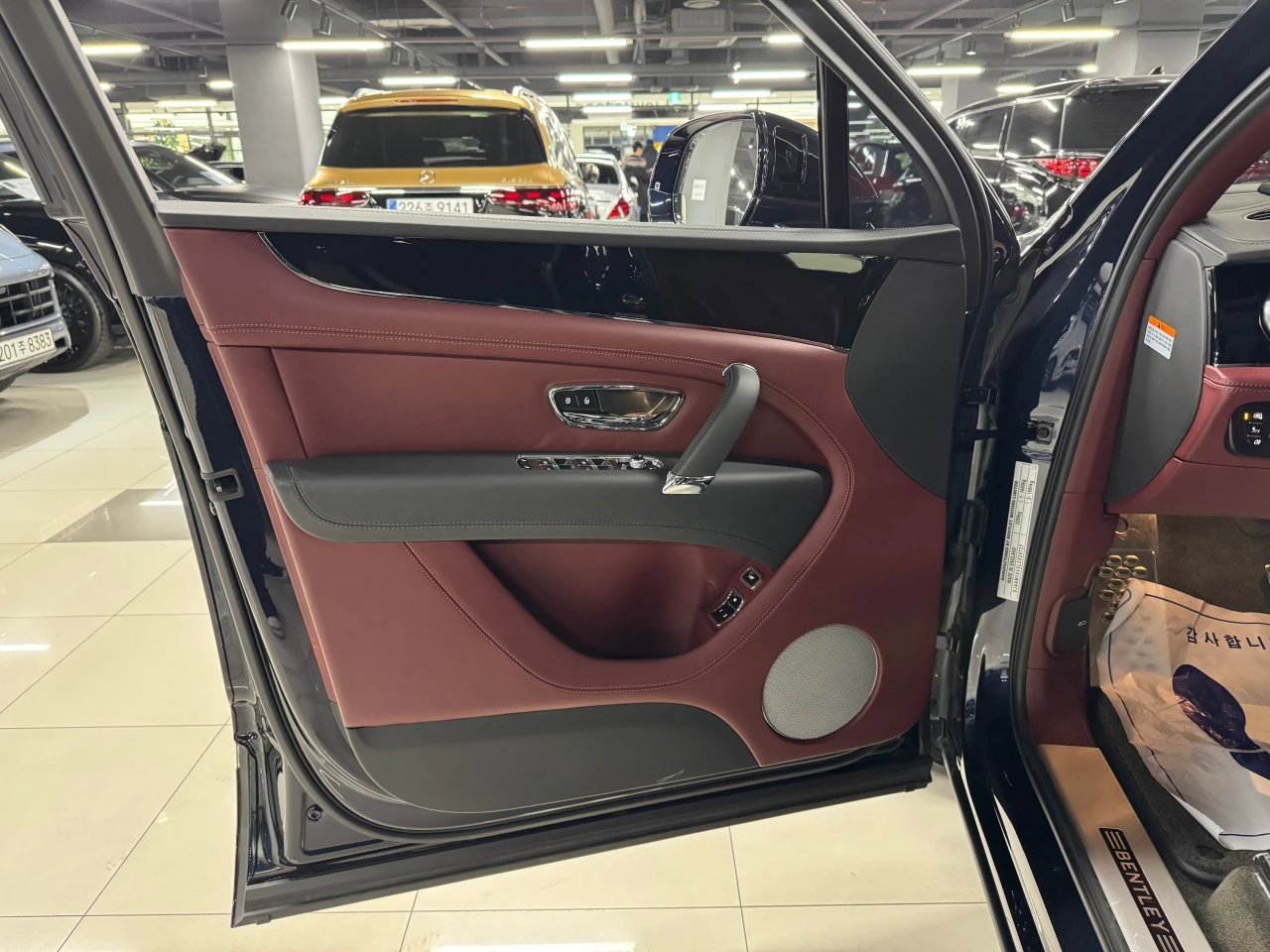 Bentley Bentayga 4.0* ЛЮК* ОБДУХВАНЕ* МАСАЖ* 360* KEYLESS* КРАЙНА Ц, снимка 7 - Автомобили и джипове - 55336484