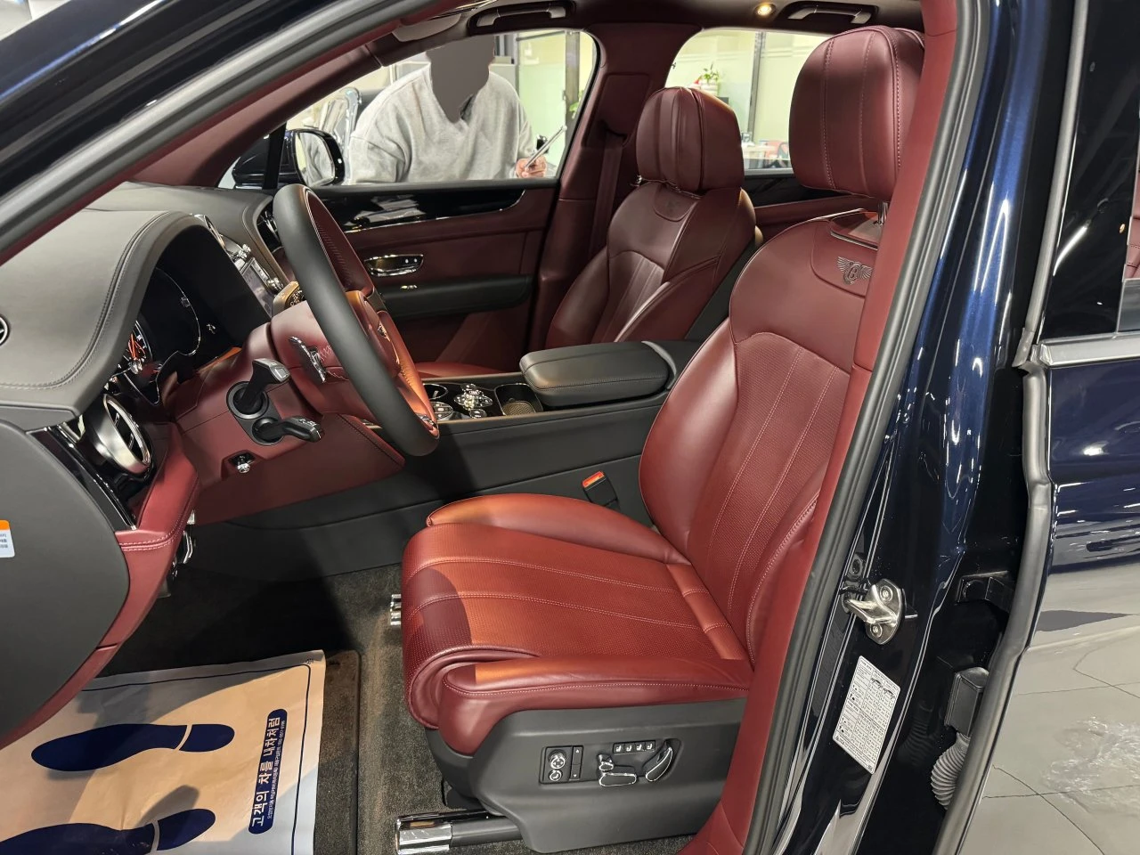 Bentley Bentayga 4.0* ЛЮК* ОБДУХВАНЕ* МАСАЖ* 360* KEYLESS* КРАЙНА Ц, снимка 8 - Автомобили и джипове - 55336484