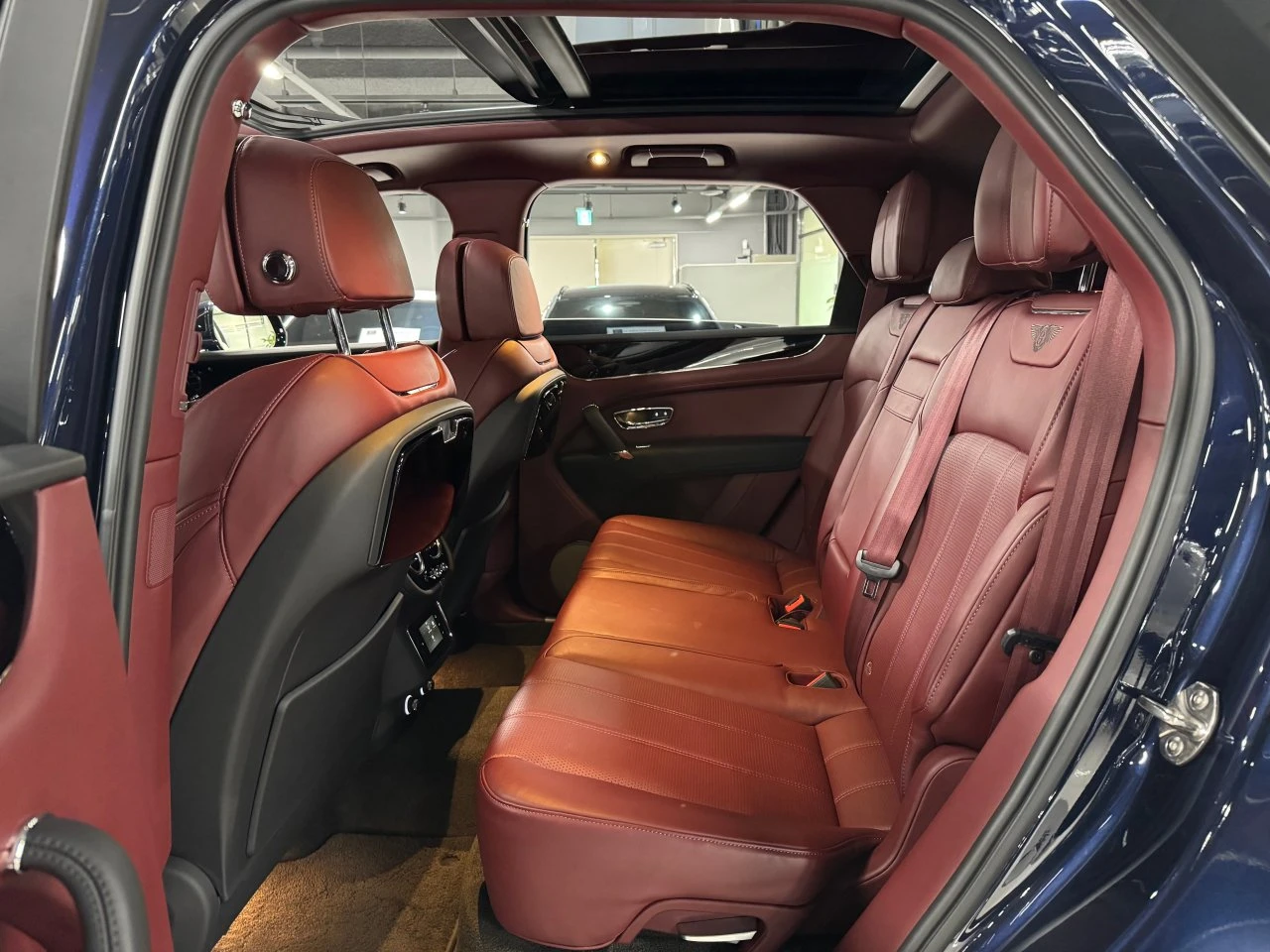 Bentley Bentayga 4.0* ЛЮК* ОБДУХВАНЕ* МАСАЖ* 360* KEYLESS* КРАЙНА Ц, снимка 10 - Автомобили и джипове - 55336484