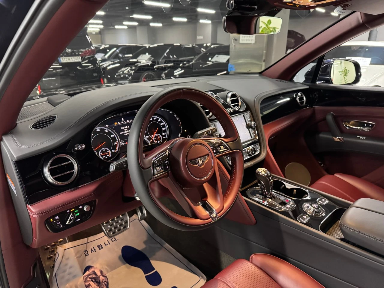 Bentley Bentayga 4.0* ЛЮК* ОБДУХВАНЕ* МАСАЖ* 360* KEYLESS* КРАЙНА Ц, снимка 4 - Автомобили и джипове - 55336484