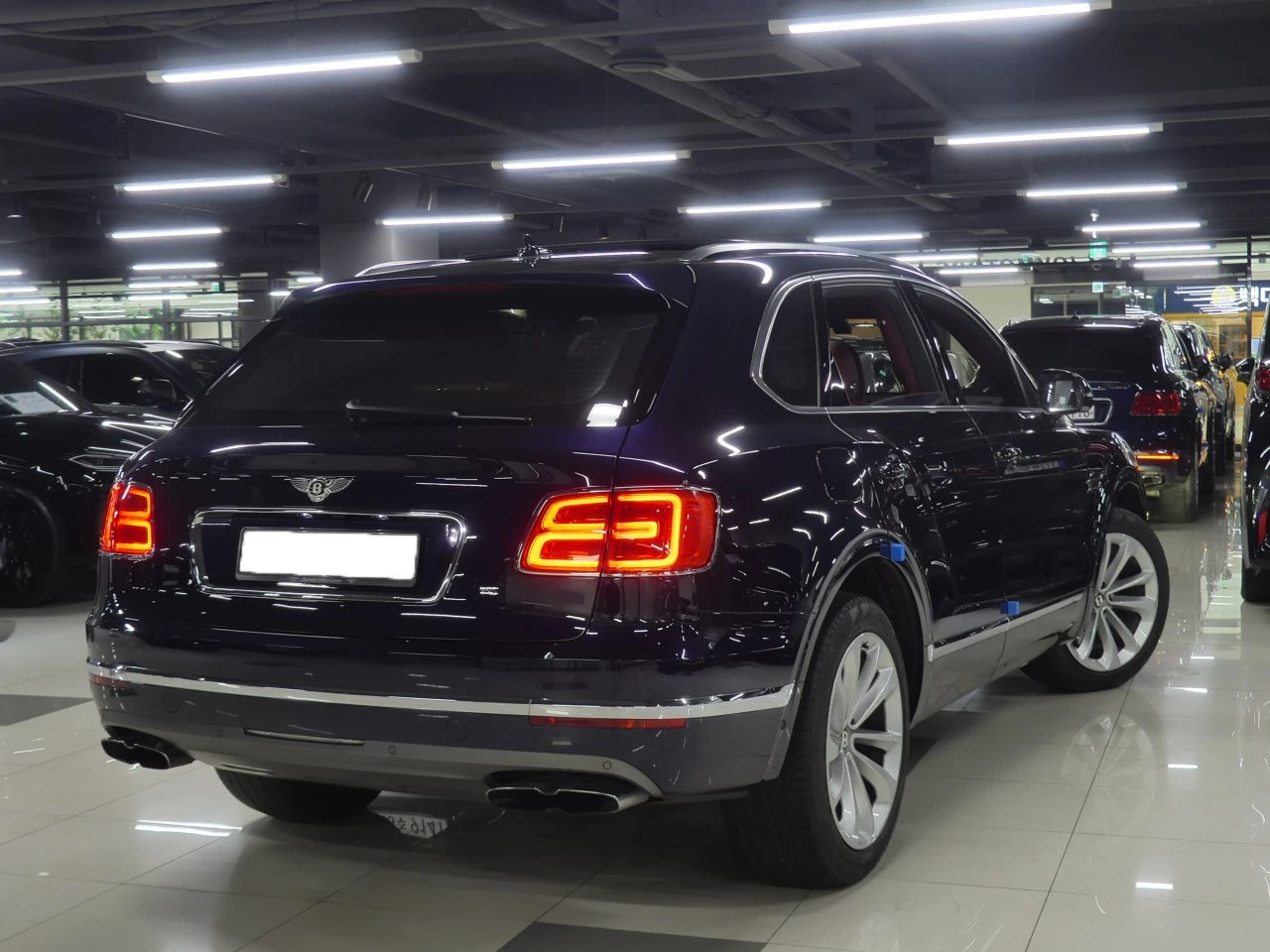 Bentley Bentayga 4.0* ЛЮК* ОБДУХВАНЕ* МАСАЖ* 360* KEYLESS* КРАЙНА Ц, снимка 3 - Автомобили и джипове - 55336484