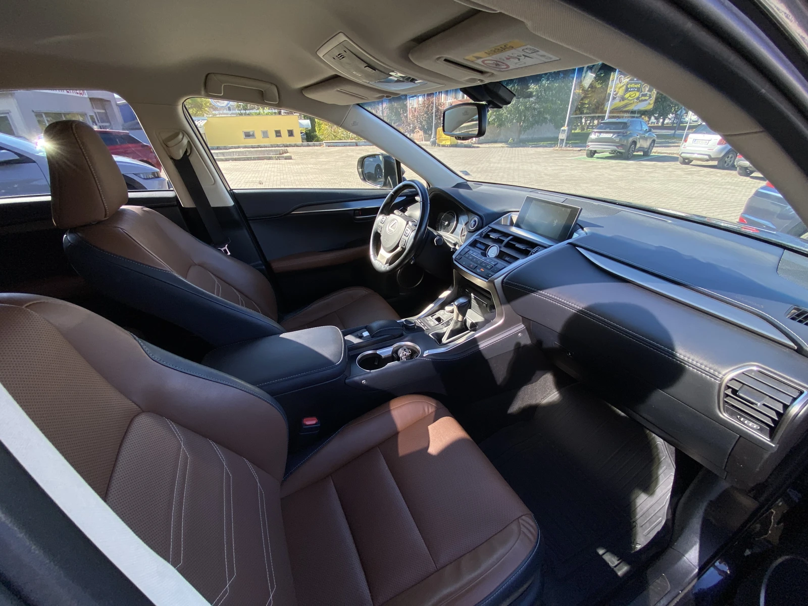 Lexus NX 300h, снимка 10 - Автомобили и джипове - 56709384