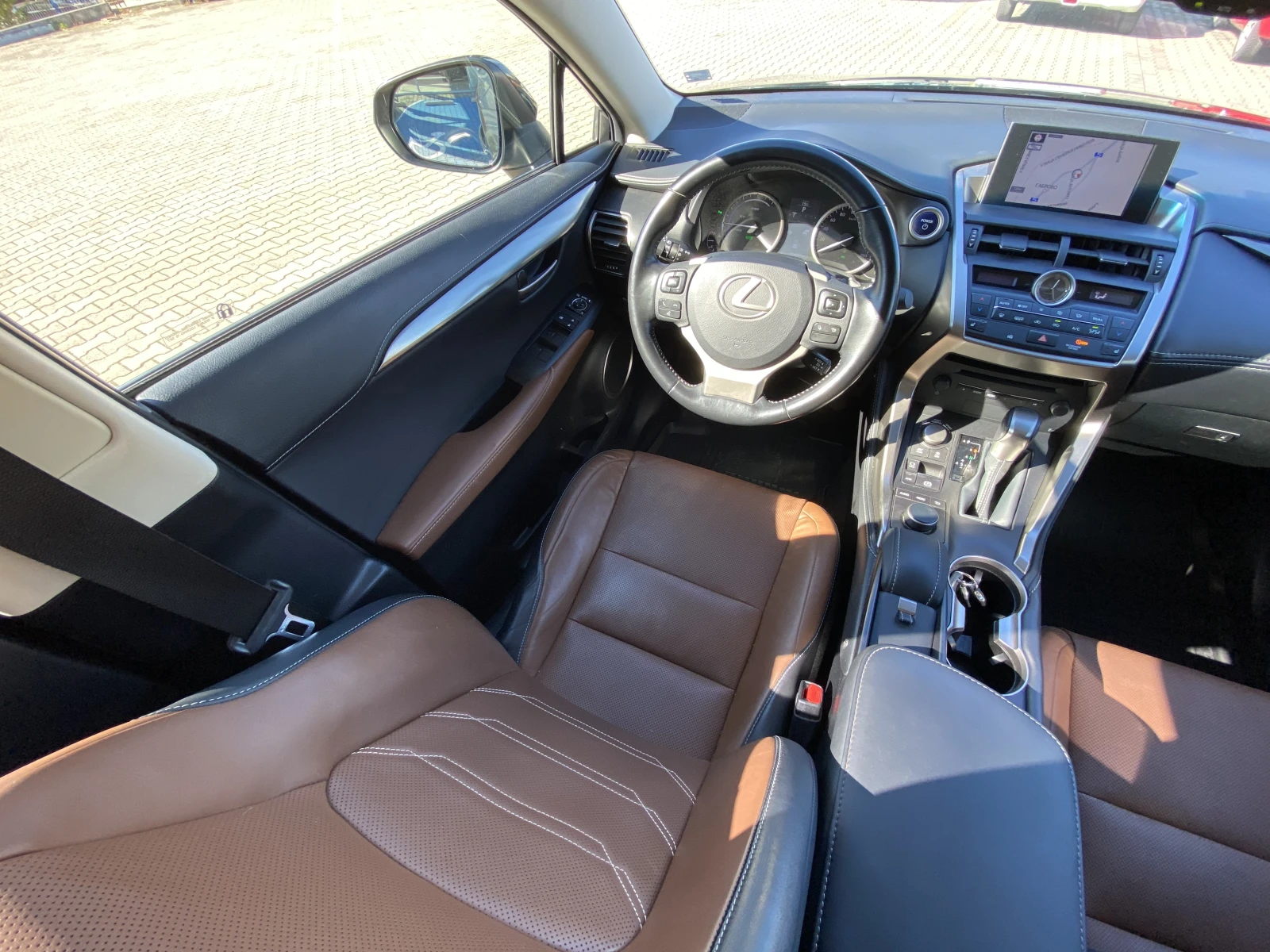 Lexus NX 300h, снимка 13 - Автомобили и джипове - 56709384