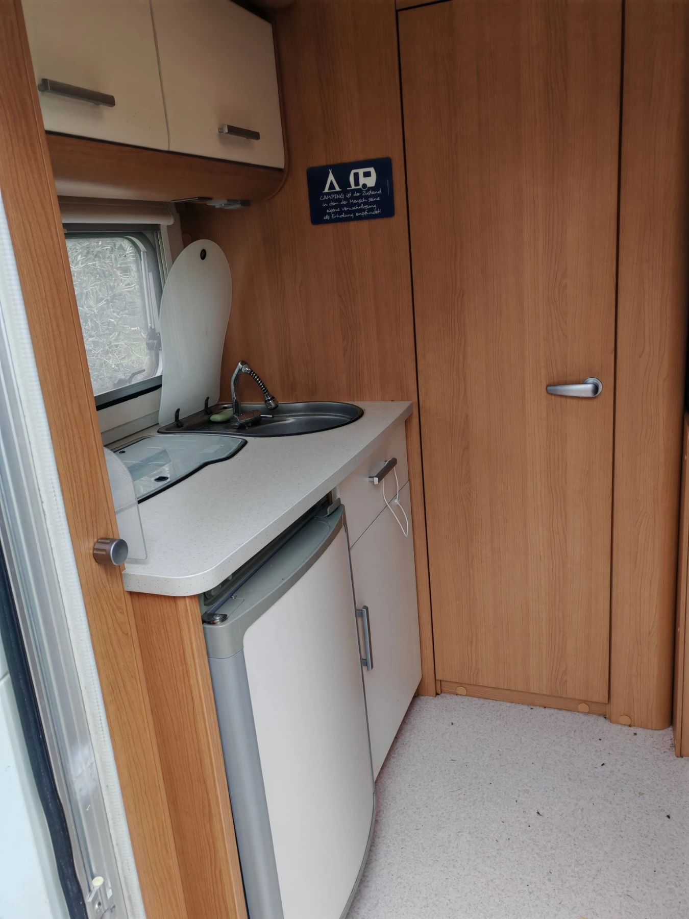 Каравана Knaus Holiday 500HL, снимка 14 - Каравани и кемпери - 54228326