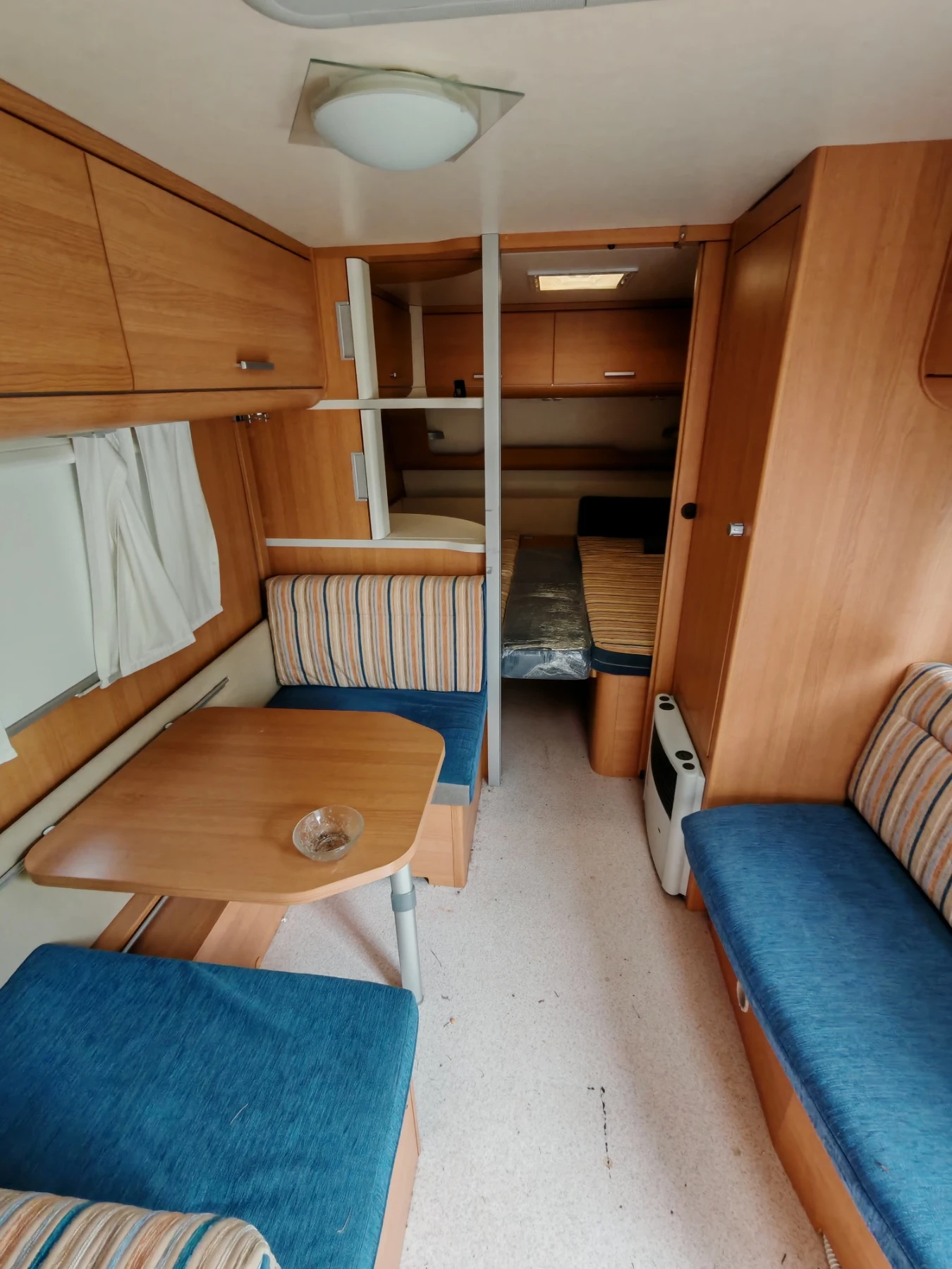 Каравана Knaus Holiday 500HL, снимка 17 - Каравани и кемпери - 54228326