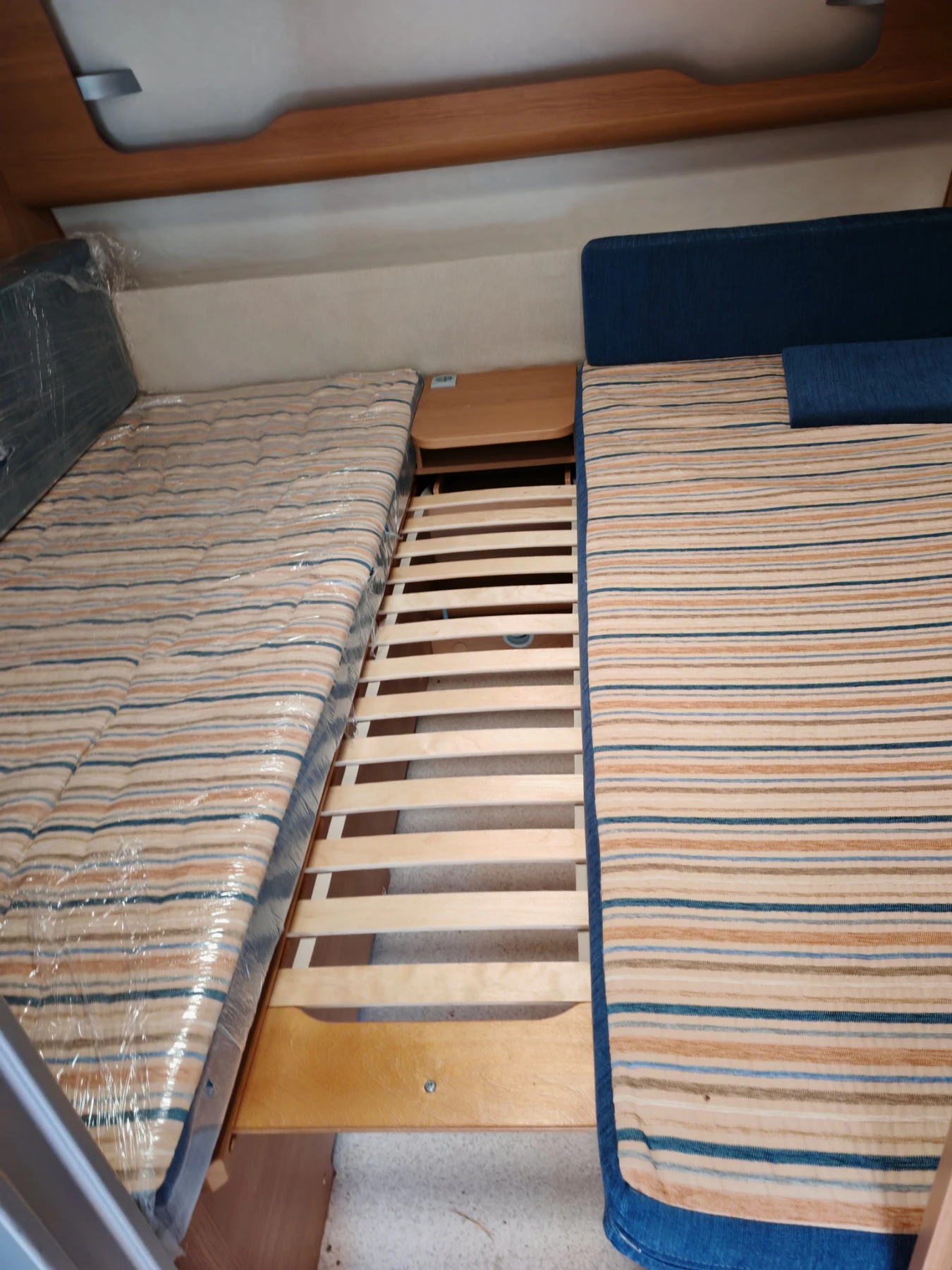 Каравана Knaus Holiday 500HL, снимка 11 - Каравани и кемпери - 54228326