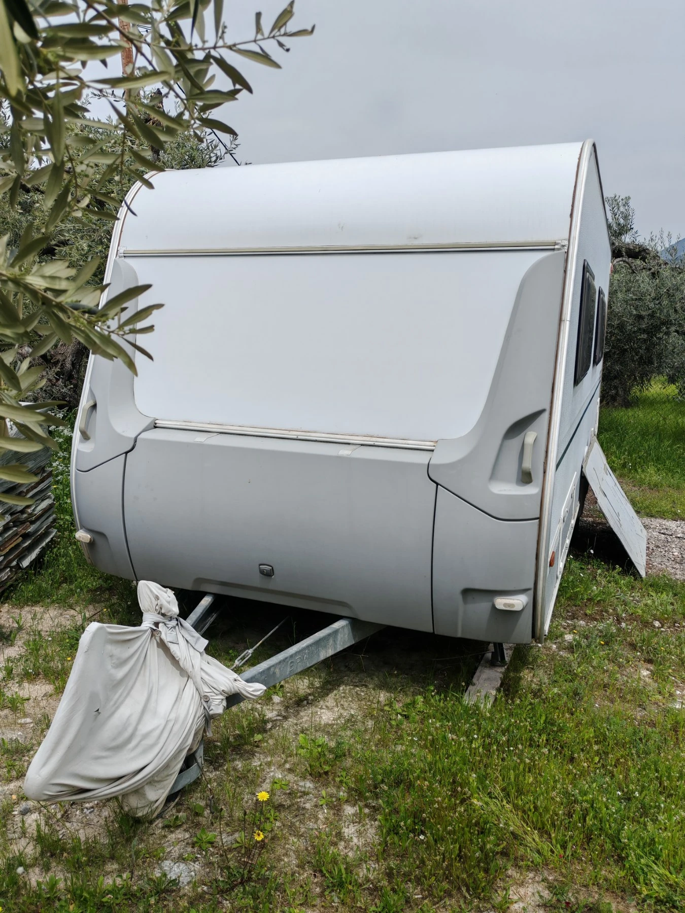 Каравана Knaus Holiday 500HL, снимка 2 - Каравани и кемпери - 54228326